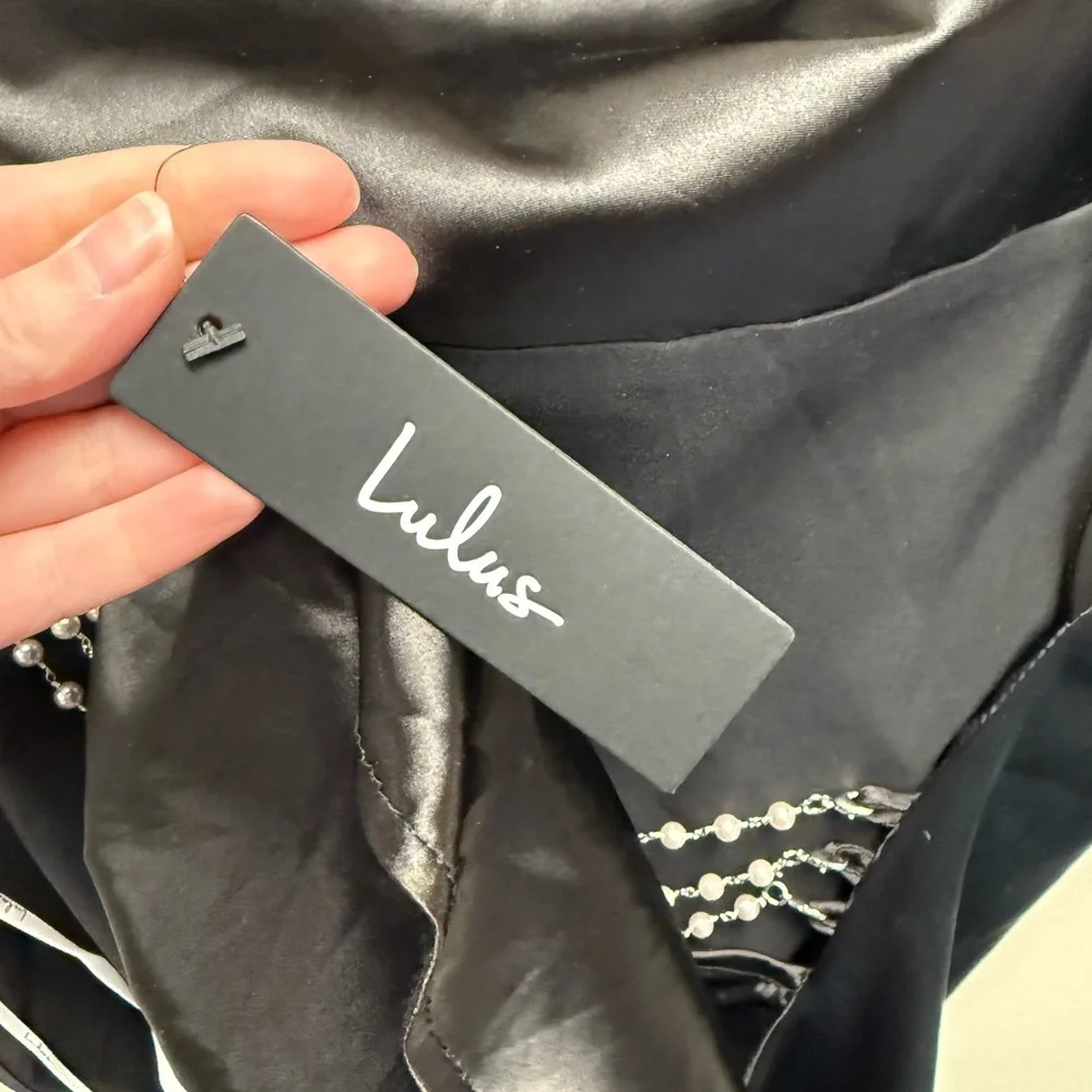 Lulu's High-Class Essence Black Satin Pearl Backless Sleeveless Top Size Large - Picture 4 of 5